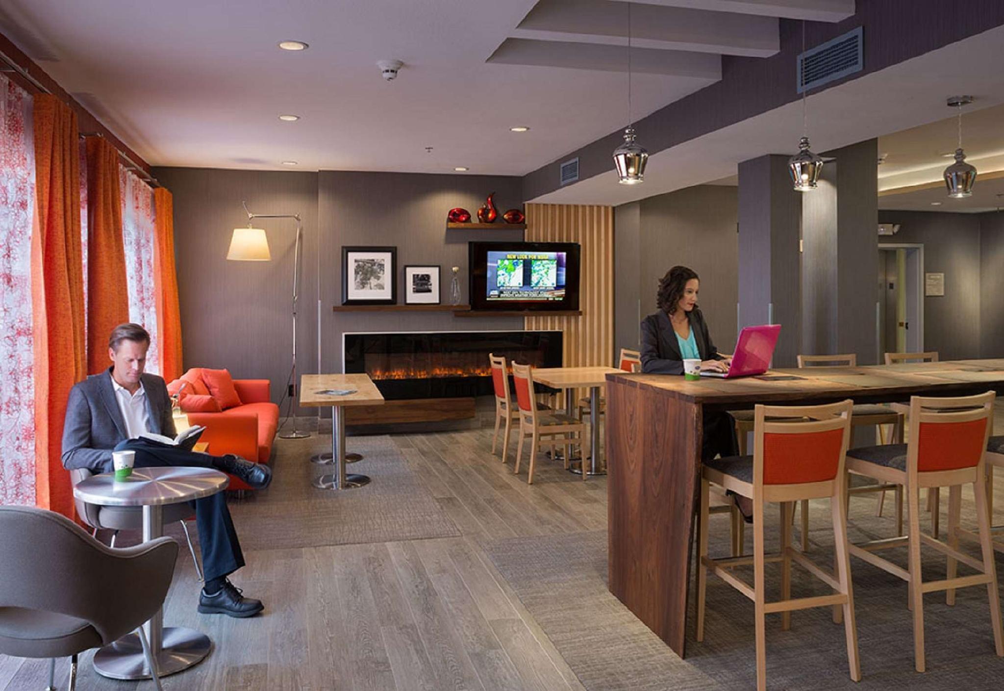 La Quinta Inn & Suites By Wyndham St Louis Route 66 Windsor Springs Exteriör bild