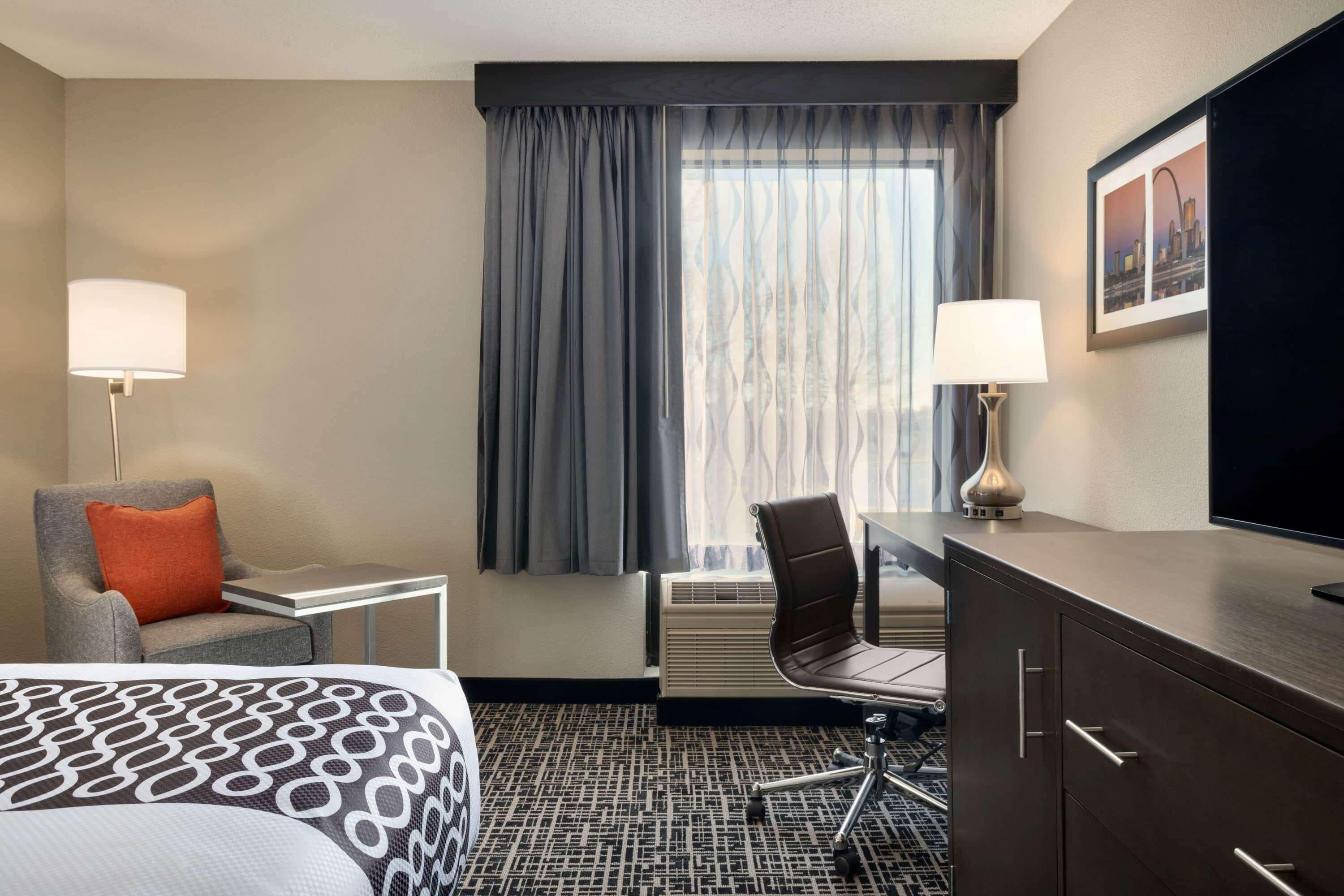 La Quinta Inn & Suites By Wyndham St Louis Route 66 Windsor Springs Exteriör bild